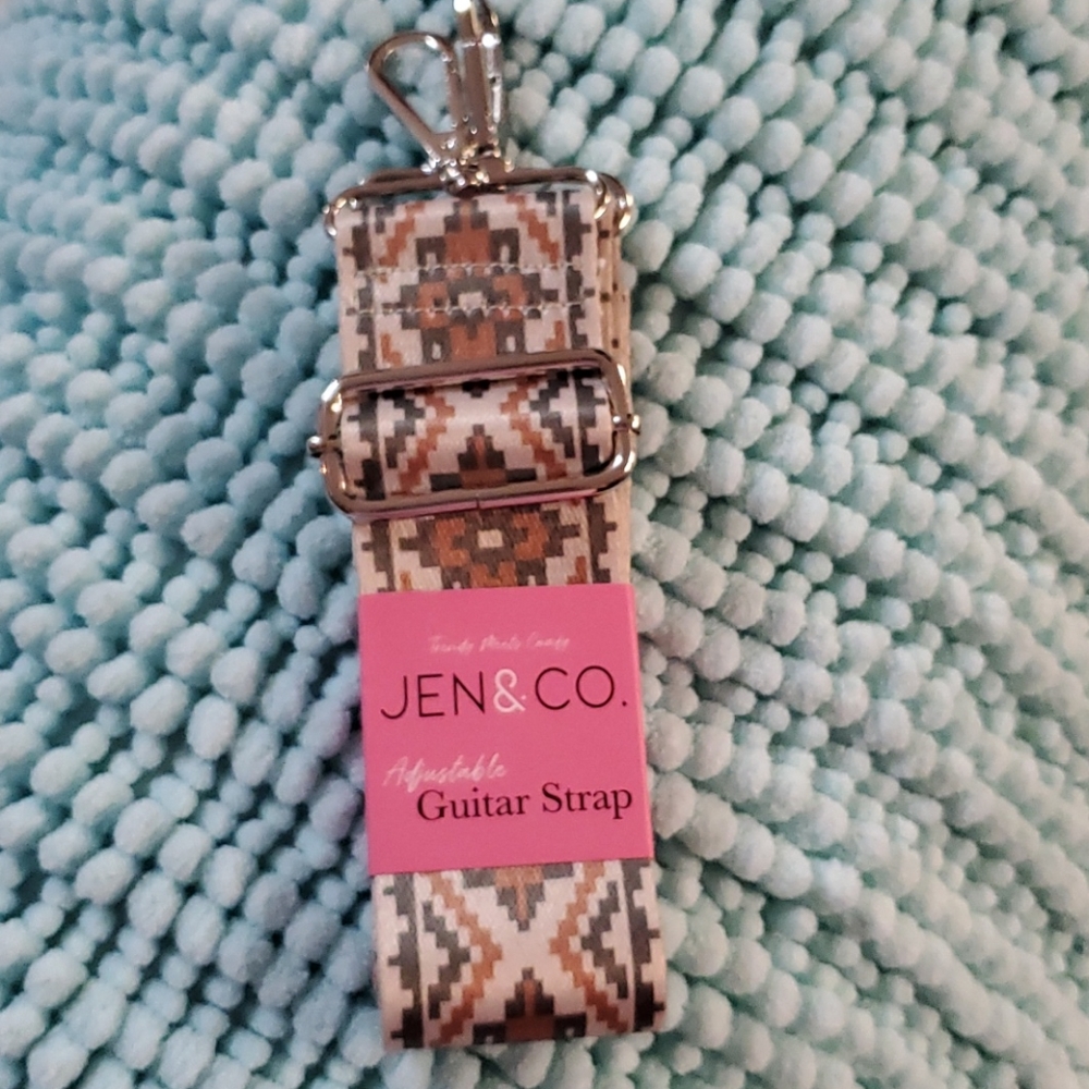 Adjustable guitar strap